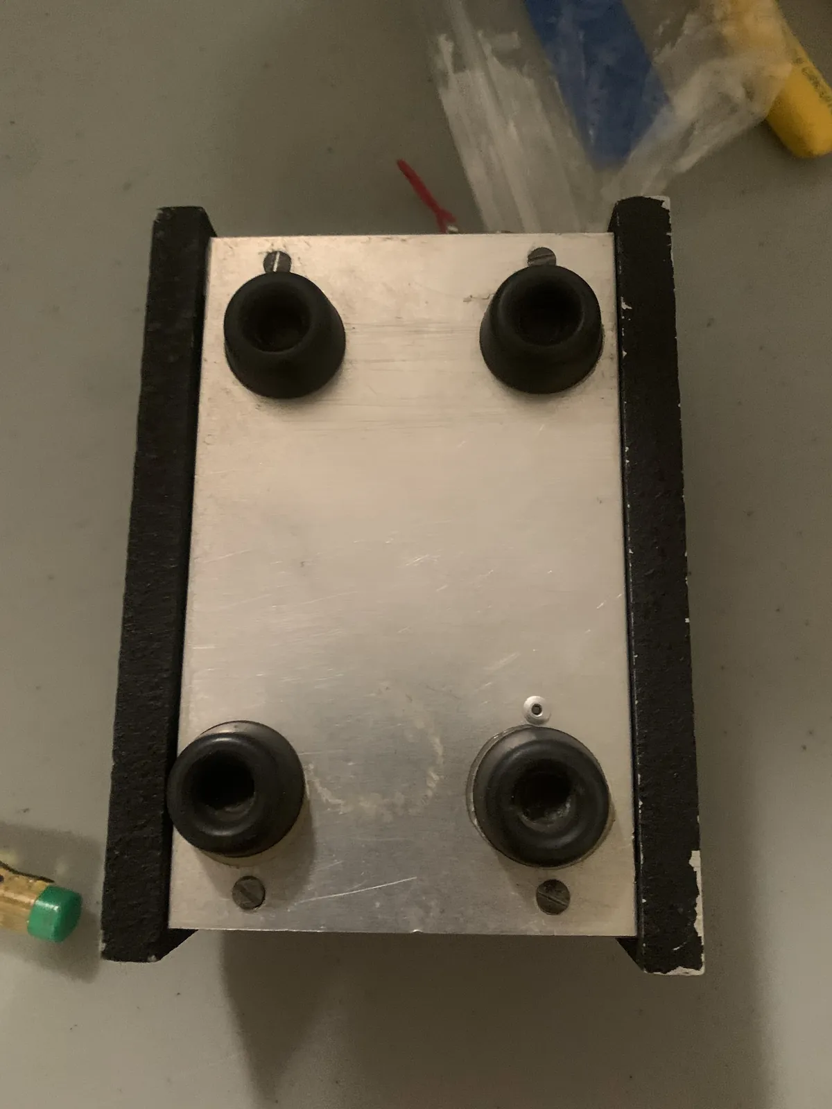 Controfuzz back panel with four rubber feet